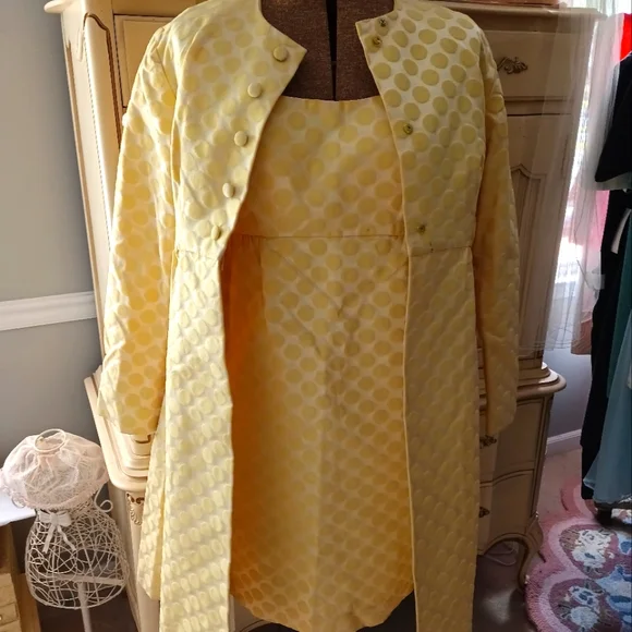 VINTAGE 1960S YELLOW POLKA DOT DRESS AND COAT! " JR. THEME NEW YORK"! UNION MADE - Picture 2 of 16